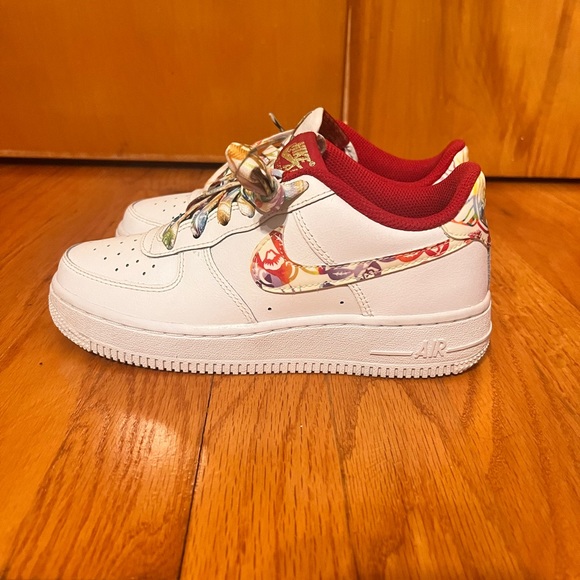 Nike Other - Air Force 1 "Chinese New Year"
Size 4 boys